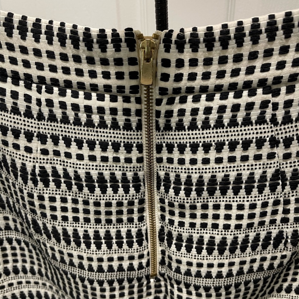 🛑 H&M Designed Skirt- Size 8 - Picture 6 of 10